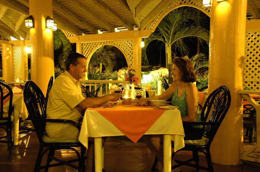 The Village Inn And Spa Rodney Bay 레스토랑 사진